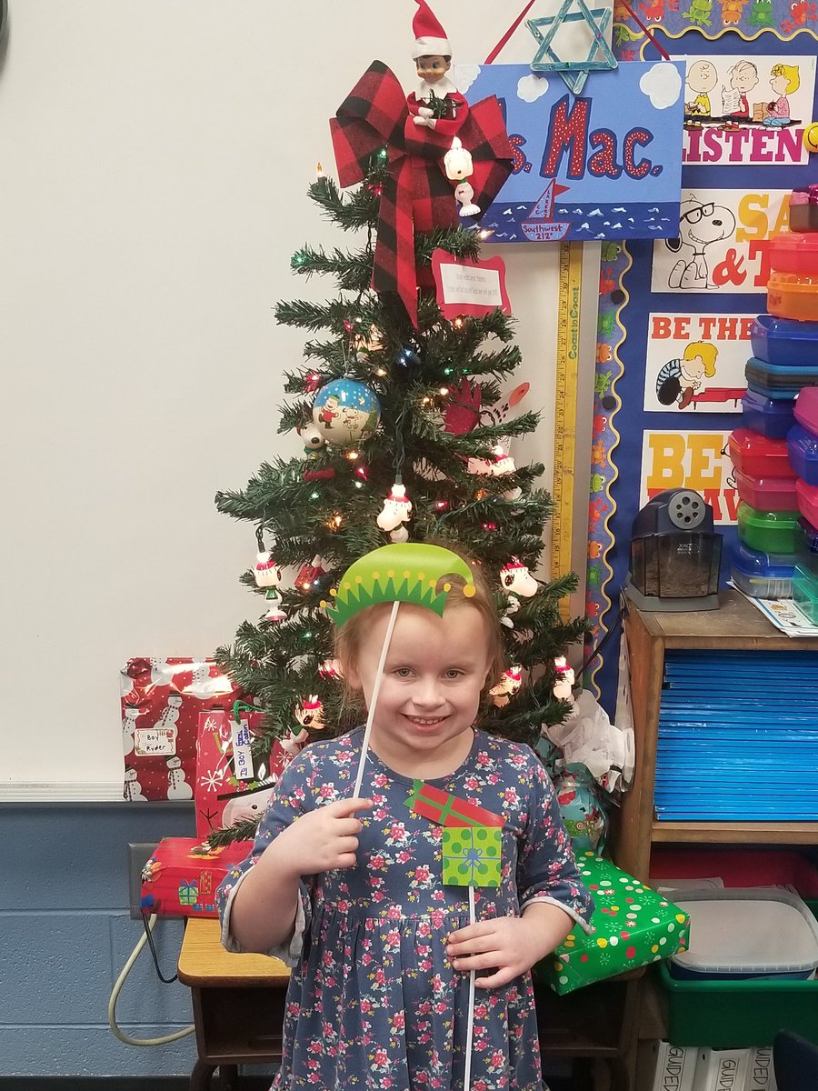 MsSouthwest's tweet photo. Brooklyn Ferguson, Kensley Bradley, Keris Tynes and Meredith Riley all made their AR goal for the 4th 9 weeks! #waytogo #sailingontofirstgrade #laker4life https://t.co/OmxrMWTj4b