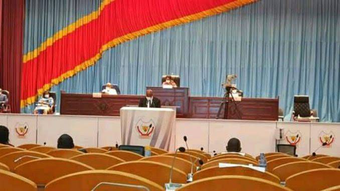 CdLeganews's tweet photo. #En_bref : Les députés ont adopté ce 7 mai la loi portant prorogation de l'état d'urgence sanitaire pour 15 jours supplémentaires. Le texte est envoyé au Sénat pour seconde lecture avant sa promulgation par le Chef de l'État. https://t.co/KUL12pOR1A