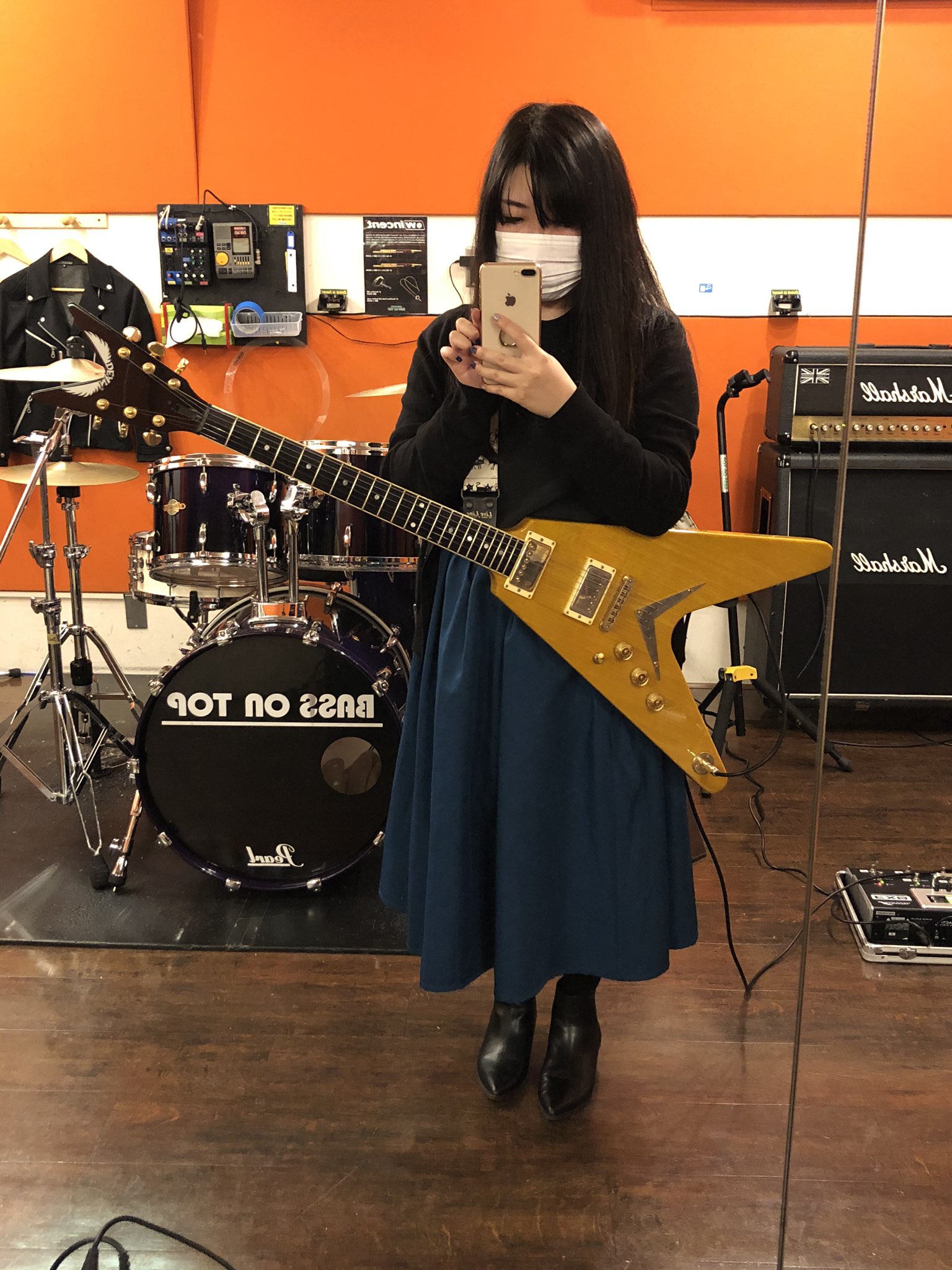 とみぃ 初烏 ギタリストとして軽く自己紹介 ギタリストと繋がりたい 名前 とみぃ 年齢 秘密 住み 東京都 性別 女 身長 153cm 使用ギター Dean Guitars Usa Korina Vなど 使用機材 Fractal Audio Systems Fx8など 趣味 散歩 一言 Hr Hmをよく聴きます