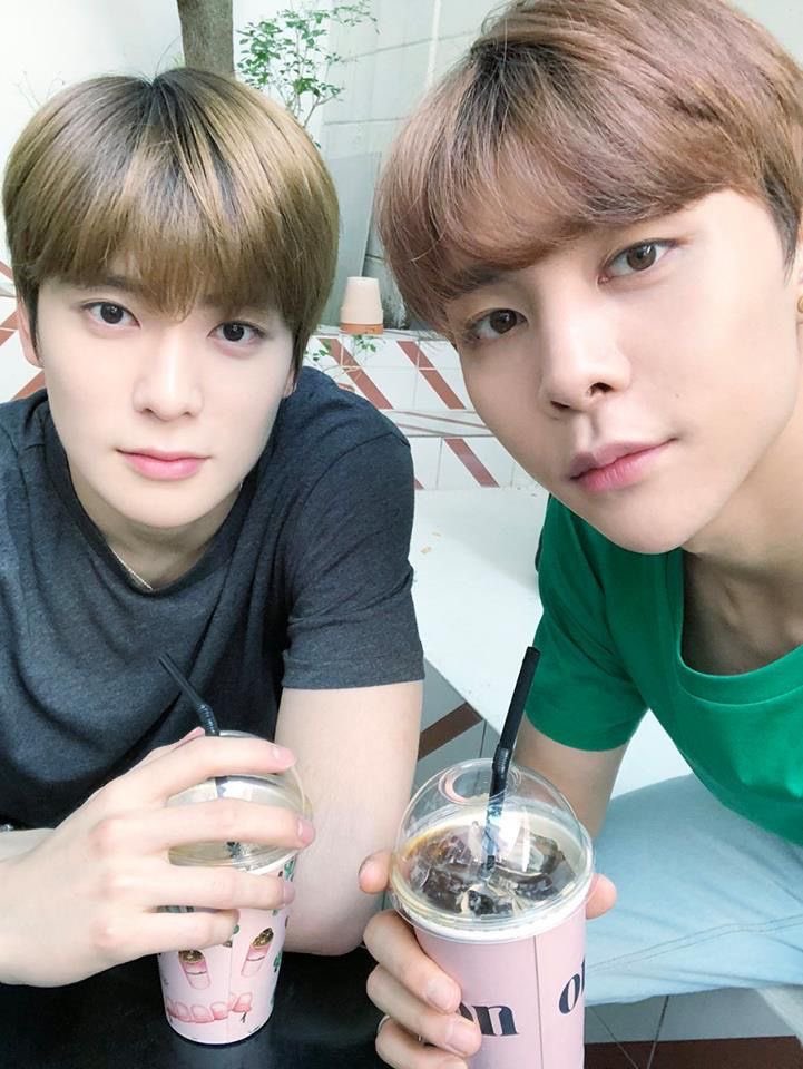 twnti3s's tweet photo. คนพี่ตัดคลิปวิดีโอบอกว่า
ผมติดคาเฟอีนครับ แต่แนบรูปคู่
ส่วนคนน้องก็บอกว่า
He’s my coffee and wine mate
JCC , #JJDATE 재쟈데이트 กี่ครั้งๆ ก็พากันไปแต่ร้านกาแฟตลอดเลยนี่นา
เชื่อแล้วค่ะว่ารักกัน .. เอ๊ย! รักกาแฟจริงๆ
#johnjae https://t.co/wNkUqBagzu