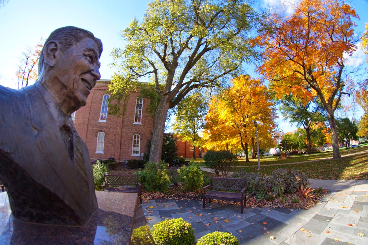 EurekaCollege's tweet image. After spending the last months of the spring semester off-campus due to the pandemic, Eureka College is planning for a fall reopening with a new normal.

📰: bit.ly/2YF0SjD