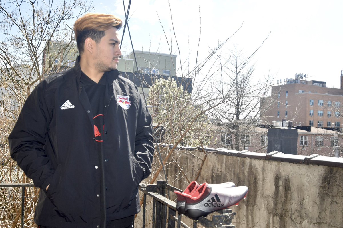 WillDaCreator's tweet photo. Back in Black ๐ดโซ๏ธ๐ด @newyorkredbulls ๐ธ @sguadron_93 ๐ @adidasfootball @adidasnyc @adidas @upper90bk #tangoleague #tangocontest #tangosquad #daretocreate #heretocreate #adidasfootball #adidasnyc #newyorkredbulls #nyisred #soccer #williamsburg #darkmode #mls #adidasaffiliate https://t.co/xUJXlUo8gQ