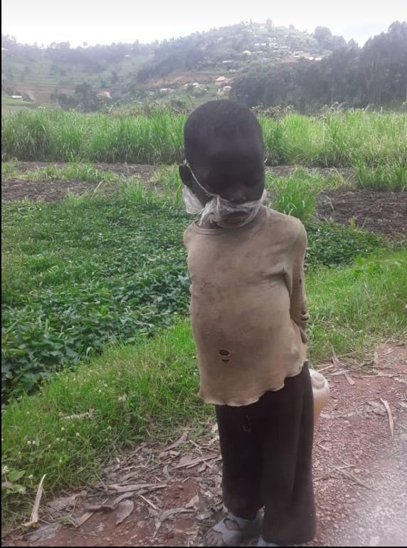 ValensNtirenga2's tweet photo. If you are reading this, plz Retweet.

The kid tried his best but still tears in my eyes. There are many people suffering from poverty, hunger and exposed to other dangers due to the COVID-19 pandemic. Let's work together and support the poorest communities around us. https://t.co/ILZ2P4qhCj