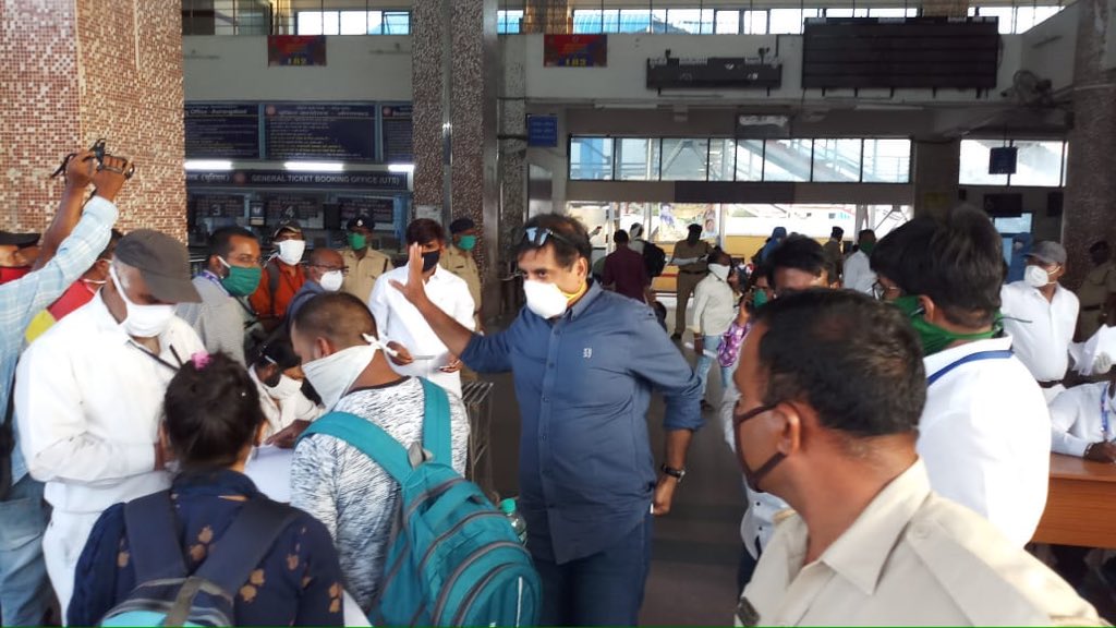 imtiaz_jaleel's tweet photo. Off to Bhopal. First train carrying 1200 persons from Madhya Pradesh most of them migrant labourers left today evening. Tomorrow another train with 1200 passengers will leave for Jabalpur in MP. Schedule of trains to UP/ W. Bengal/ Bihar expected in a couple of days. https://t.co/H2Pvx04CNB