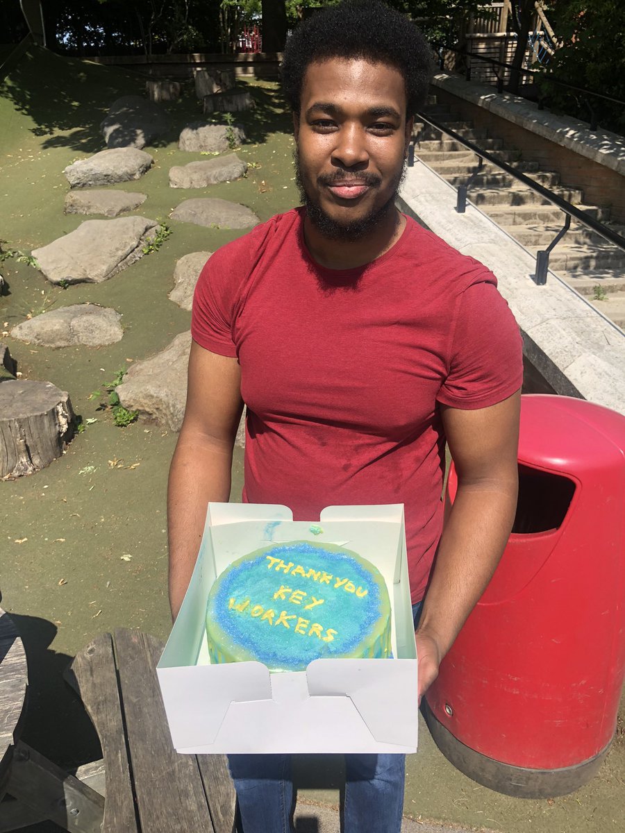ZeeksTreatz's tweet photo. Dropped off a Prosecco cake to thank Keyworkers at @BishopGilpinPS. Teachers have been working tirelessly during the lockdown period ensuring their students continue to develop. 
They have been a safe haven for vulnerable children affected by Covid-19.
Thank You Key Workers!💙 https://t.co/BBYRWve20z