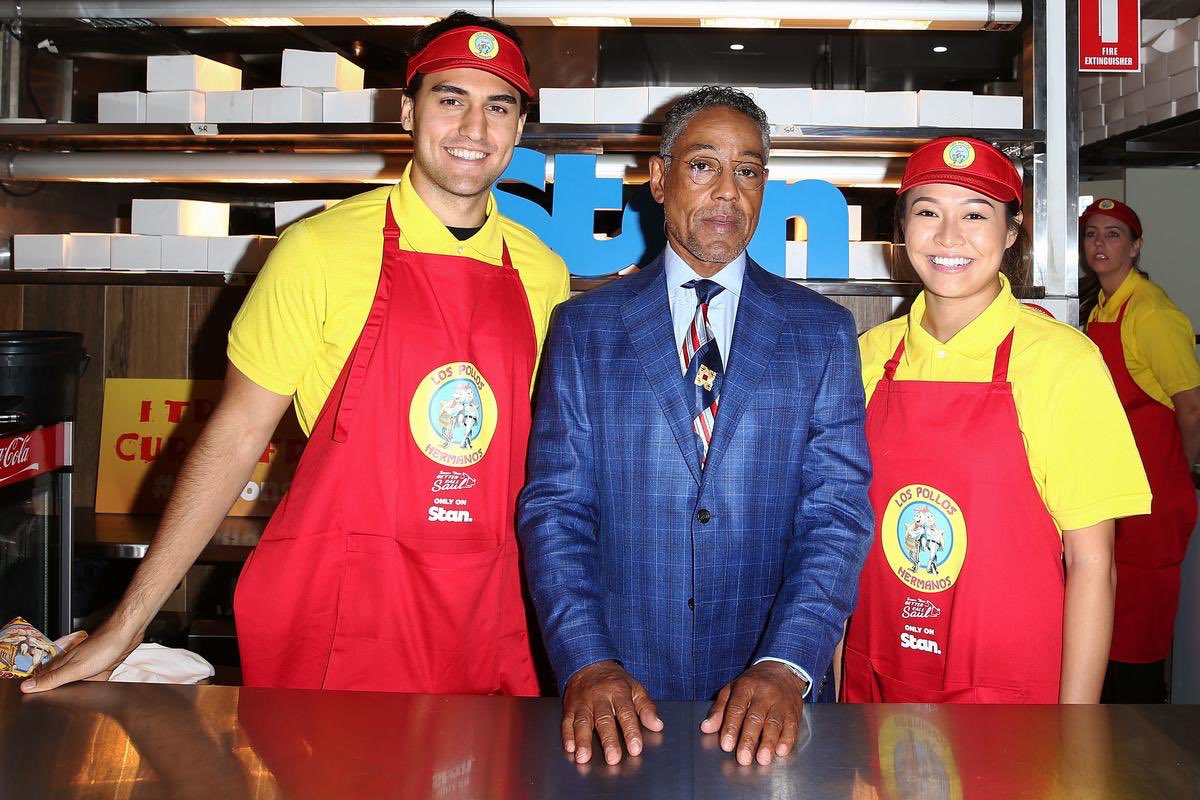 robertperal91's tweet photo. El empresario gastronómico Gustavo Fring aún con la pandemia a cuestas decidió no despedir a ninguno de sus empleados de las 14 sucursales a lo largo de los Estados Unidos. Digno de destacar y admirar https://t.co/QsZb2MMeGR