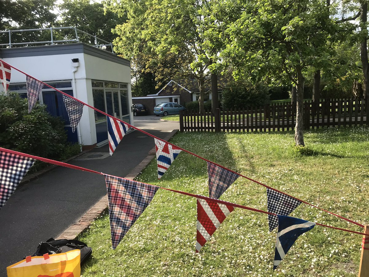 BowrySam's tweet photo. So proud of the bunting created by little school #GreatBritishBunting #VEDay75 #BBCMakeADifference https://t.co/7QxMpqmvxJ