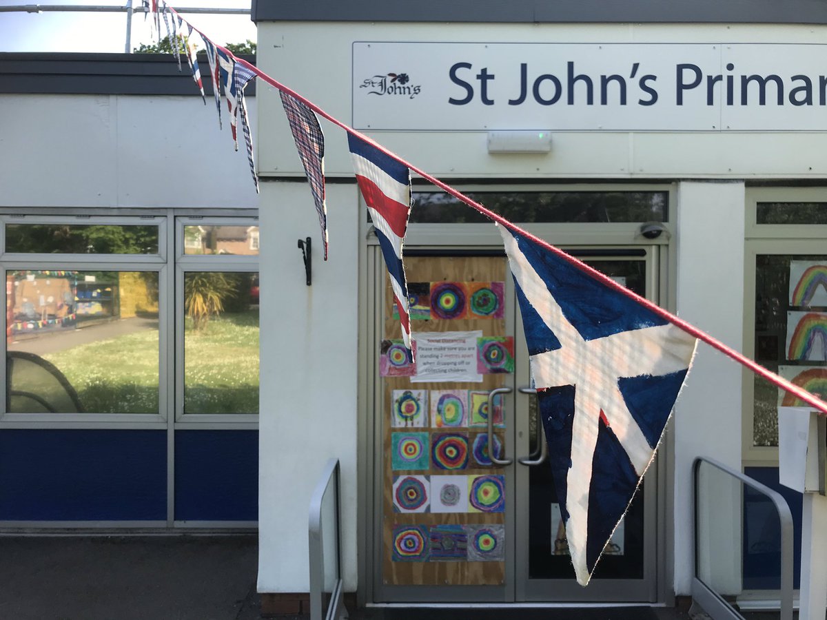 BowrySam's tweet photo. So proud of the bunting created by little school #GreatBritishBunting #VEDay75 #BBCMakeADifference https://t.co/7QxMpqmvxJ