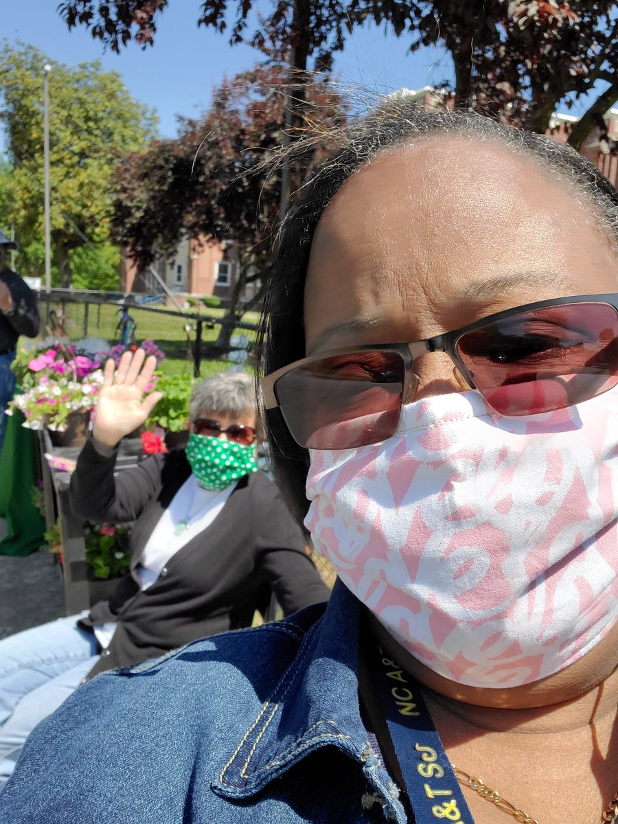 Stephanie Ayscue hosts a drive by gift giving today for her Teachers and staff.  Happy Teacher Appreciation Week.