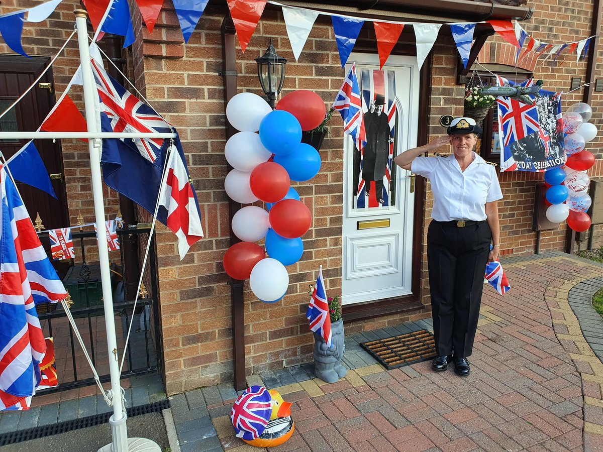 MWelshMBE's tweet photo. Clapping for our heroes 💙🥰 
Decorations all ready for tomorrow celebrations 🇬🇧🎤🎶🎼🥂🍾🥳 #NHSheroes #VEDayAtHome #VEDay75 #Fallinathome @SeaCadetsUK @Captain_SCC @CVQO @east_mids_rfca @bbcemt https://t.co/ajDRDhgyq6