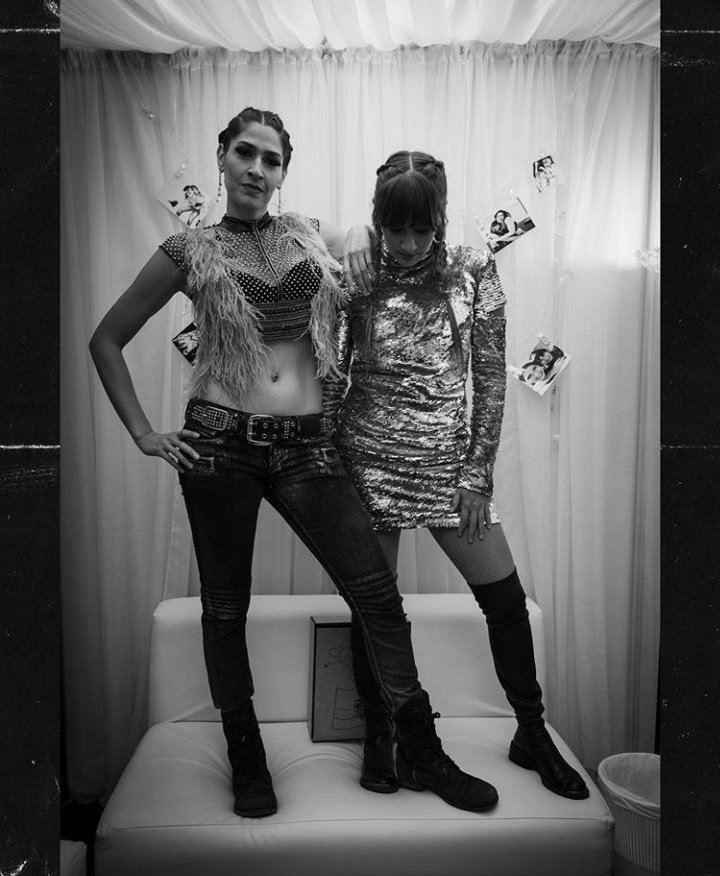 sheloveshaash's tweet photo. Mientras las tenga a ustedes, todo mi mundo está bien.🥺💕 @haashoficial https://t.co/u4mrjjTrSN