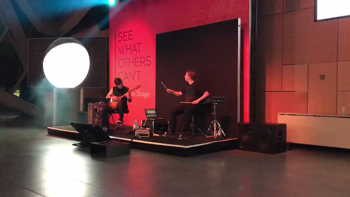 Snippet upper laser performing on stage