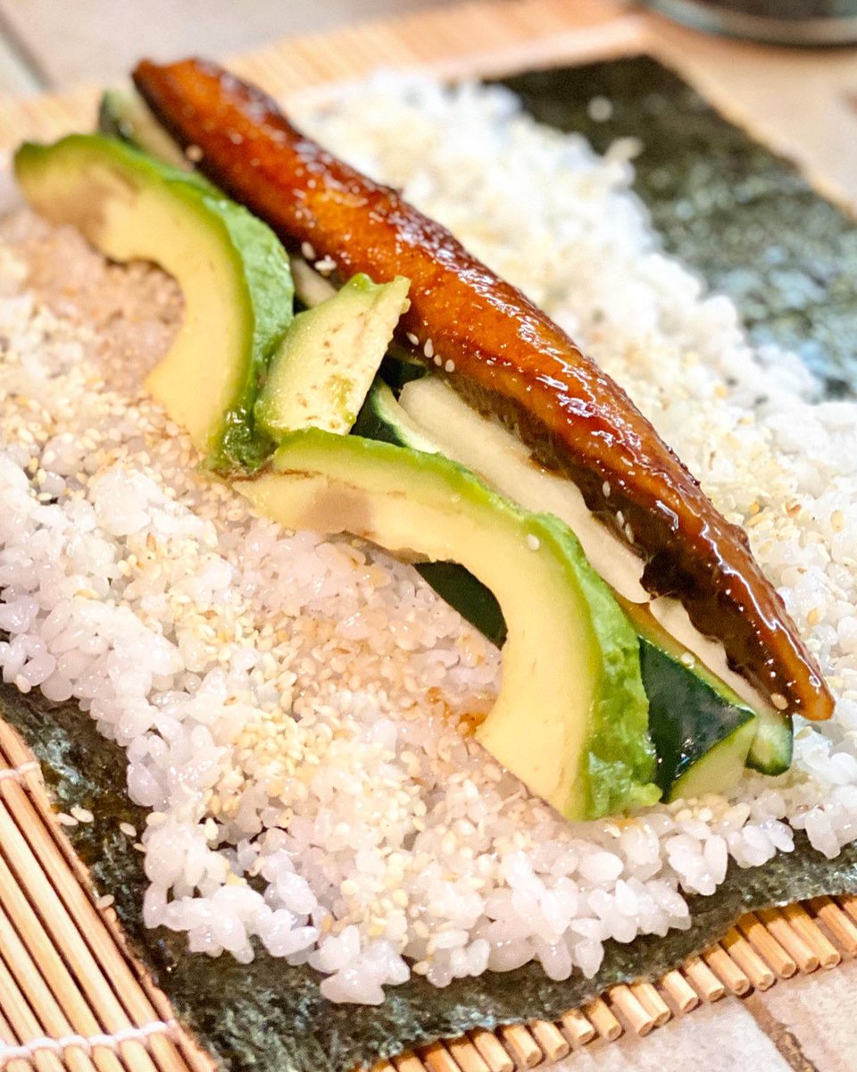 CzechPlease's tweet photo. Unagi roll night! Barbecued eel from Shinfood Korunní, Hass avocados from Elite Foods & cucumber. Homemade eel sauce on top #Czechplease https://t.co/z1rHseyApA