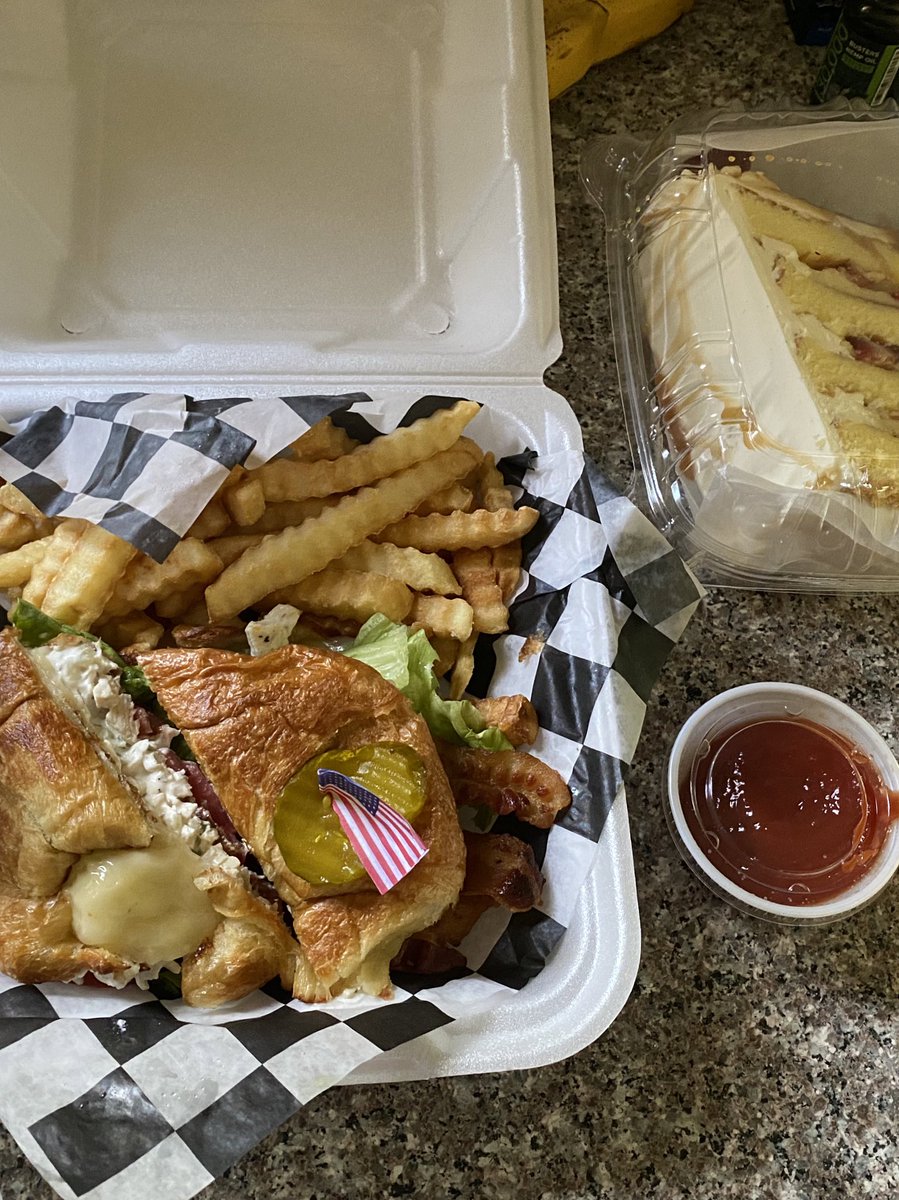 So excited for this lunch from Hayes Barton Cafe! Thank you <a href="/PowellPTA/">Powell PTA</a> for setting this up!!! <a href="/PowellesPLAY/">Powell Elementary</a>