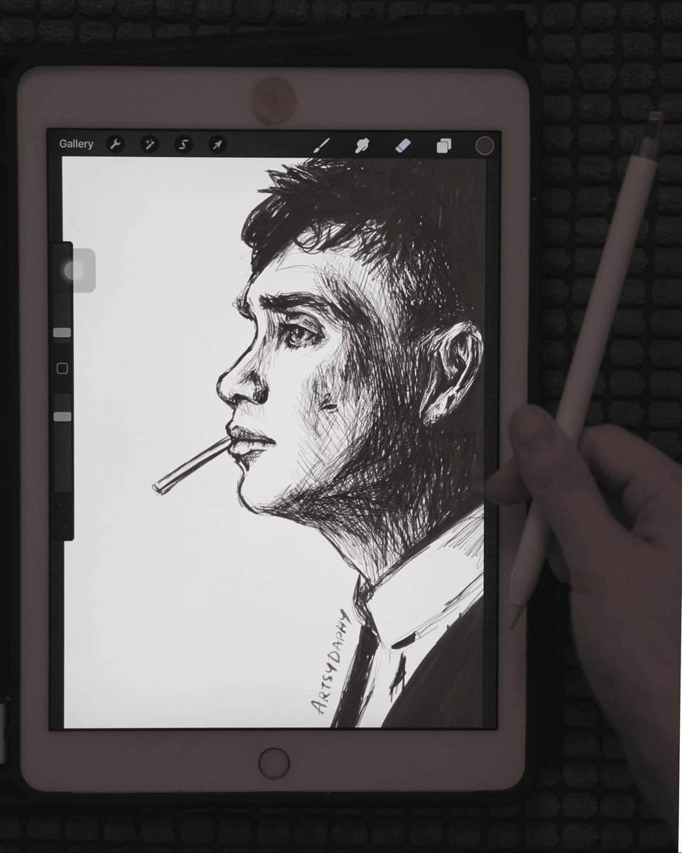 daphnesiaw's tweet photo. https://t.co/Gk1R39MpHD #thomasshelby #cillianmurphy #peakyblinders #portrait https://t.co/JB66LkhjI2