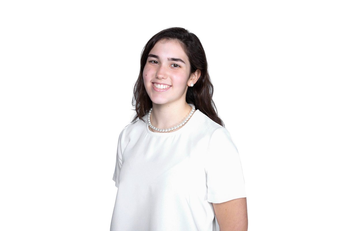 CarstarphenMJ's tweet photo. I’ll be cheering you on Lucy Eagleson! As @AtlClassical’s 💙⚔️Salutatorian, I know you will continue to make your fam and school proud! Wishing you the best in the medical field! 👩🏻‍⚕️⛑#APSGrad2020 is #worththewait! 🎓 https://t.co/EjSpzow60q