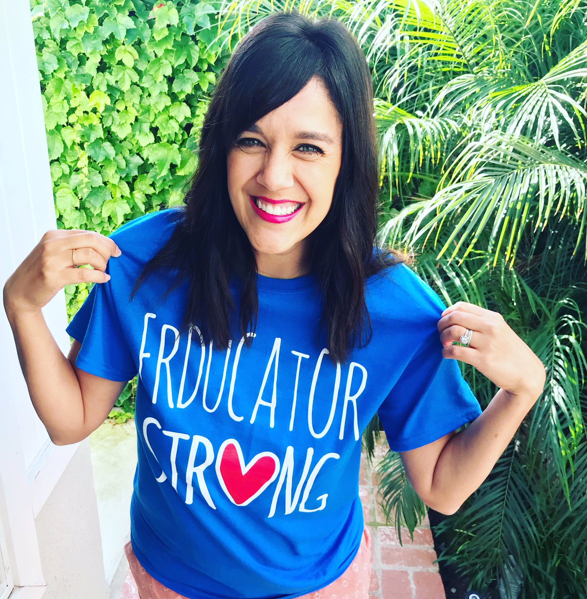 ApplesAndABCs's tweet photo. ❤️ERDUCATOR STRONG❤️
@gerrybrooksprin has a new shirt showing love and support to all of you amazing educators who are pouring your hearts into your students. Thank you for showing up every day, despite exhaustion, insane expectations, and the reality of managing your own family! https://t.co/U6gSY6ZSmi