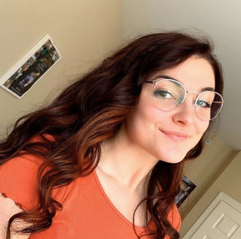 AhsChorus's tweet photo. Our next senior is Shannon! Thank you Shannon for being such a strong and anazing leader in chorus for these past 4 years and while being a TA in the spring. We know you will do amazing things and we will miss you! https://t.co/j2Q9JoLNwR