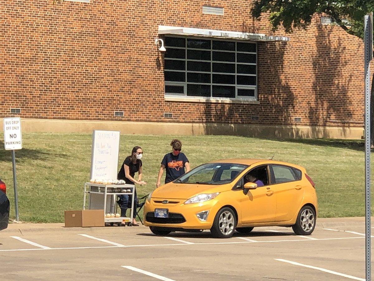 malvarezvelez's tweet photo. What an amazing drive thru organized by our Principals at West in collaboration with the PTA. I cried. I miss my school community so much! Ms @KimberlyKindred always has a way of making us feel special!! #RISDsaysomething #exceedthevision https://t.co/YVAsDXkdkE