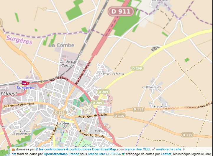 SDIS17's tweet photo. [Intervention] 
Les pompiers  17 interviennent pour un feu de bâtiment désaffecté sur la commune de #surgères au niveau de la #d911 Évitez le secteur #inforoute17 https://t.co/5M7rxwy0NF