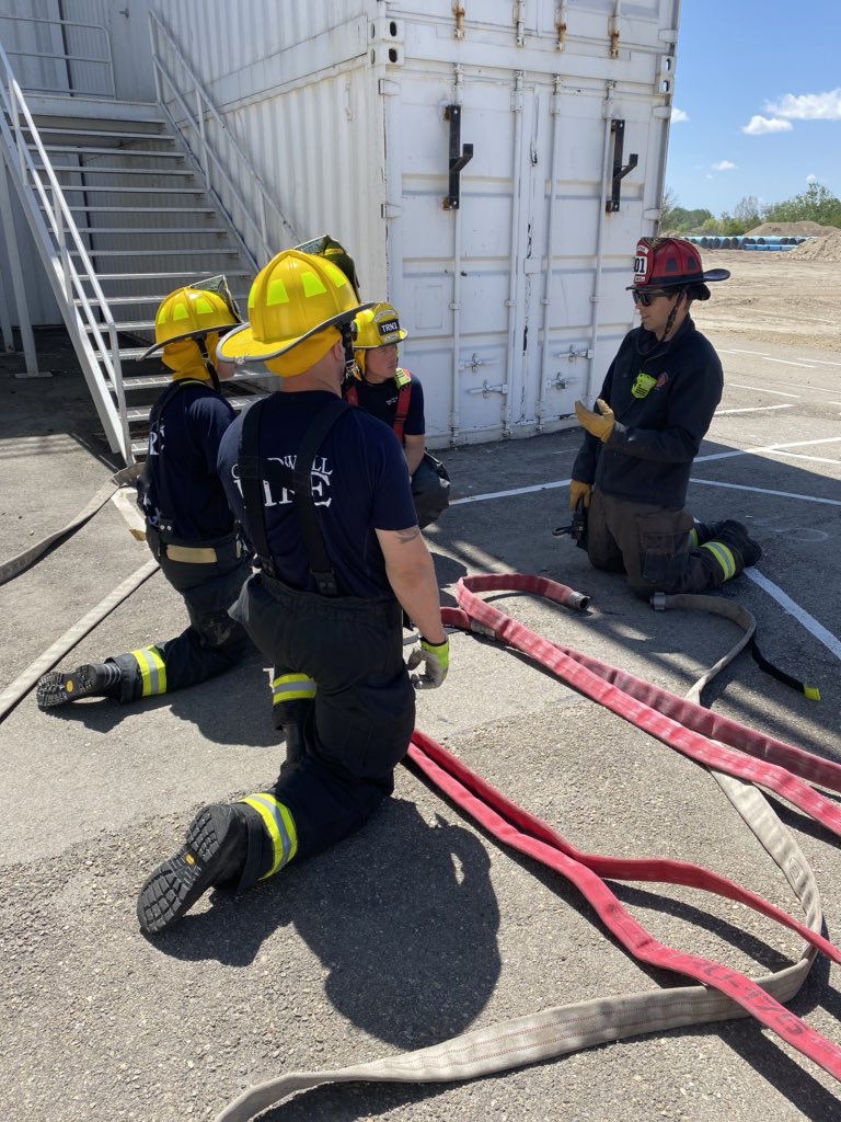 caldwellfireid's tweet photo. Attention to detail is critical for firefighting. Here our new recruits are participating in hose training as they review the basics of rolling hose. https://t.co/peKHjRJjJs