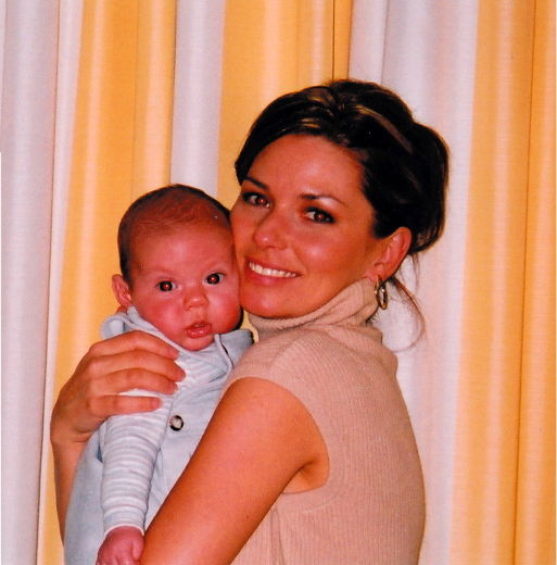 ShaniaTwain's tweet photo. Happy Mother’s Day to all the mothers of the world ❤️ https://t.co/U2qcH38G5l