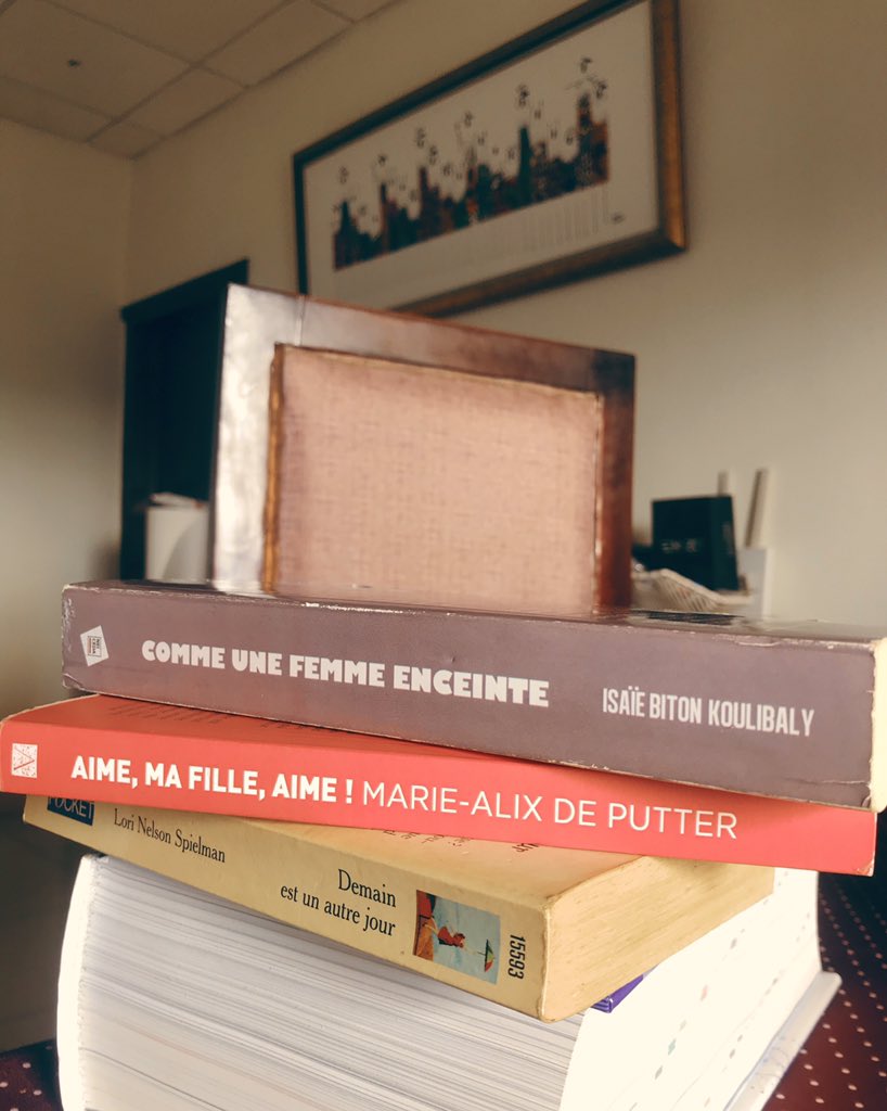 lesly_lisette's tweet photo. @DjamiMamah @edithbrou @saraounia #tranchespoetiques #TranchesDeLivres Et voilà ma part @DjamiMamah c'est cadeau 😊. https://t.co/mf3VzU3rJs