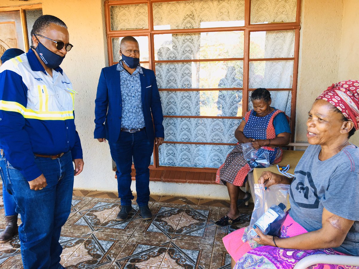 GamagaraLocal's tweet photo. Gamagara Local Command Team together with Anglo American distributed #800 , #HandSanitizers &amp; #FaceMasks to the 220 individual households in #Babatas. #CoronavirusInSA, #StayHomeSaveLives https://t.co/wVG0wF1i2i