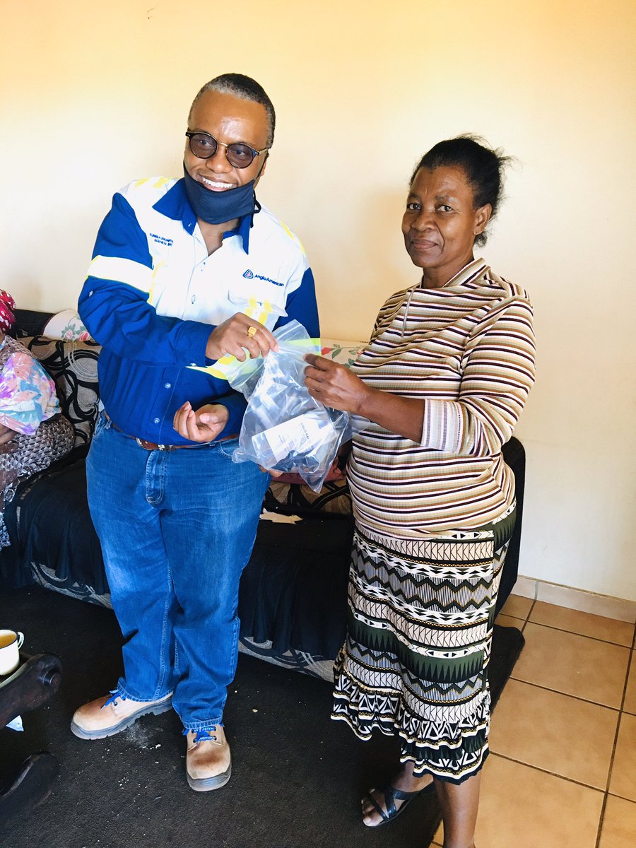 GamagaraLocal's tweet photo. Gamagara Local Command Team together with Anglo American distributed #800 , #HandSanitizers &amp; #FaceMasks to the 220 individual households in #Babatas. #CoronavirusInSA, #StayHomeSaveLives https://t.co/wVG0wF1i2i