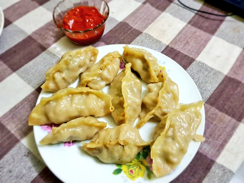 MarinaCarrr's tweet photo. Thanks to Guruji starting the #letmencook day & watching Aakash @aaki_sky cook was really inspiring 🙏❤😘🤗
Never thought cooking would be so much fun & dishes turn out so good! Made momos today for mom & the happiness was unimaginable! 😘❤
Chowmein made by Sky 🤗🤗🤗 https://t.co/6r6jOYdelI