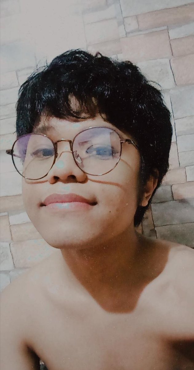 JomelleGaming's tweet photo. Quarantine Day 53: I really need a haircut 🙃

#Quarantine #QuarantineAndChill #mylifeinpictures #QuarantineLife #Haircut #Selfie https://t.co/pC253fQQJ5