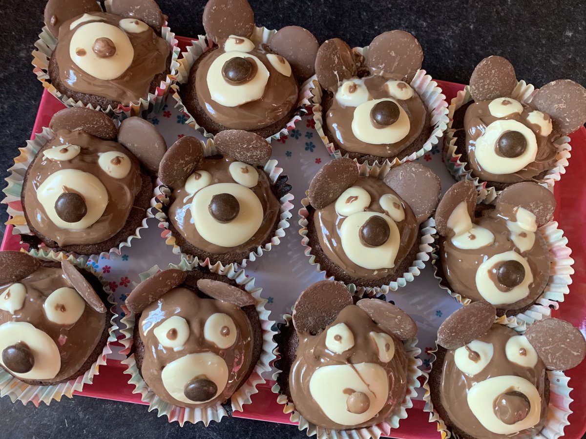 HelksVicky's tweet photo. #MNAbakeoff Evan’s Goldilocks and the Three Bears cupcakes - nursery home learning this week! https://t.co/XqbbdxqnLY