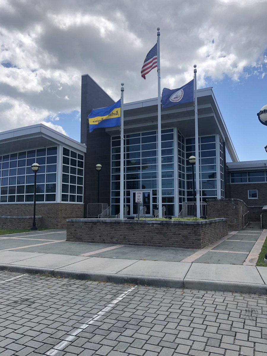 TanyaOkonkwo's tweet image. Trey showing appreciation and support to our first responders!! Letting them know we are here for them!! @Nelson_TriggaT @GeorgeYearling @cjay0908 @DaleB1 @404girl #DawgPound #eastunleashed #attemployee