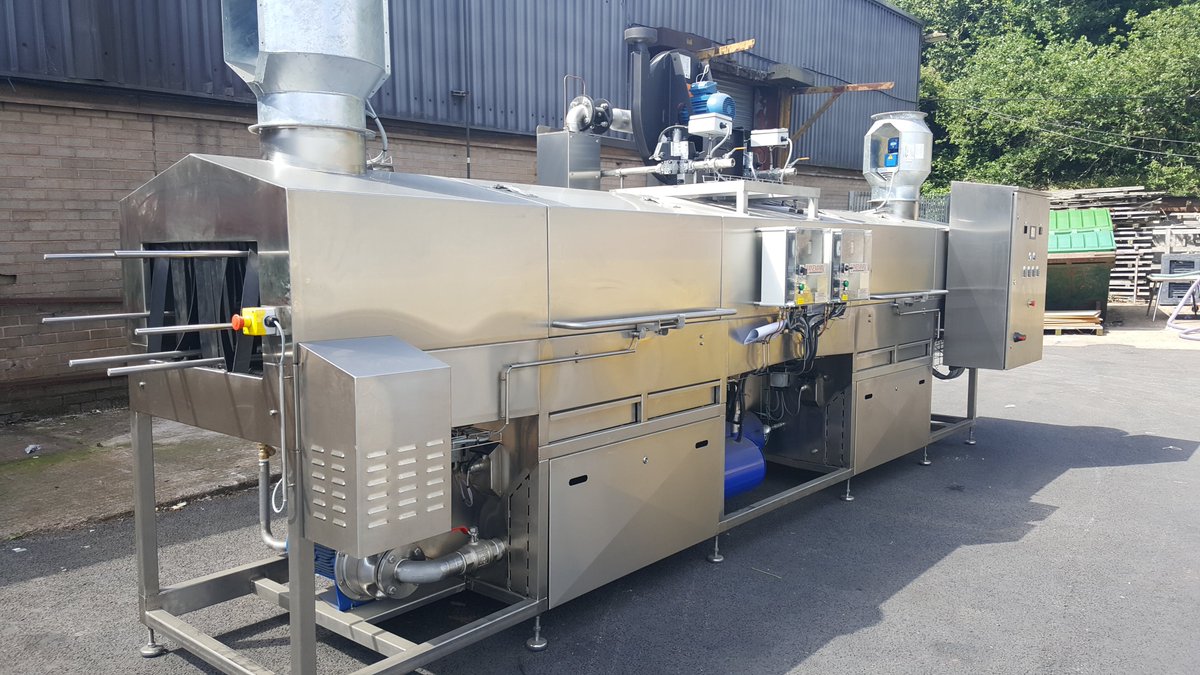 UnitechWashing's tweet photo. 2 Stage washer for major veg producer, washing field crates.
 Roll on harvest time! https://t.co/BIAatVThsq