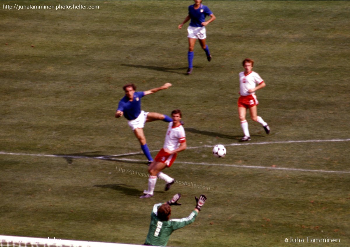 TamminenJuha's tweet photo. Holiday snap from the 1982 World Cup semifinal at Camp Nou... Looks like Francesco Graziani's shot was on it's way to the stand. Can't remember who the Poles in the pic are but @Mial1986_87 knows them... #España82 #ITAvPOL https://t.co/zcDrOZlKOS