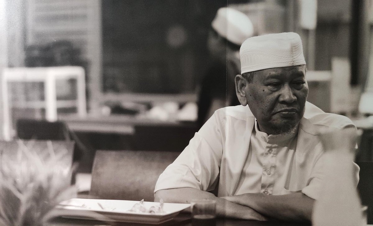 Rasa sedih menyelubungi suasana tengah malam ini di bulan Ramadhan al-Mubarak, tatkala mendapat perkhabaran pemergian Ustaz Dato’ Ismail Kamus ke rahmatullah.

Saya mengucapkan takziah kepada keluarga dan anak murid almarhum, semoga sabar dan redha atas ujian ini.
