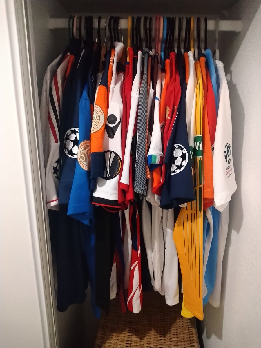 MaximeFassini's tweet photo. Bienvenue au petit dernier de la famille de mes 50 maillots du @MontpellierHSC.. Ce maillot d'@AndyDelort9 porté à Rennes je l'attendais depuis un moment.. Mon seul regret, ne pas vous voir le 23 mai à Toulouse..
Prenez soin de vous et Allez Paillade 😍 😍 https://t.co/nj5eoZZKtf