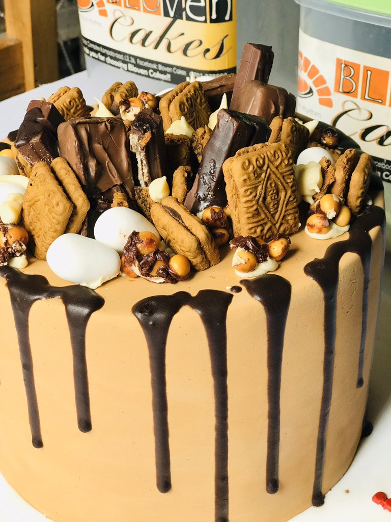 BlovenCakes's tweet photo. Chocolate cake with cookies and assortment ❤️s https://t.co/ke1gTOSREA