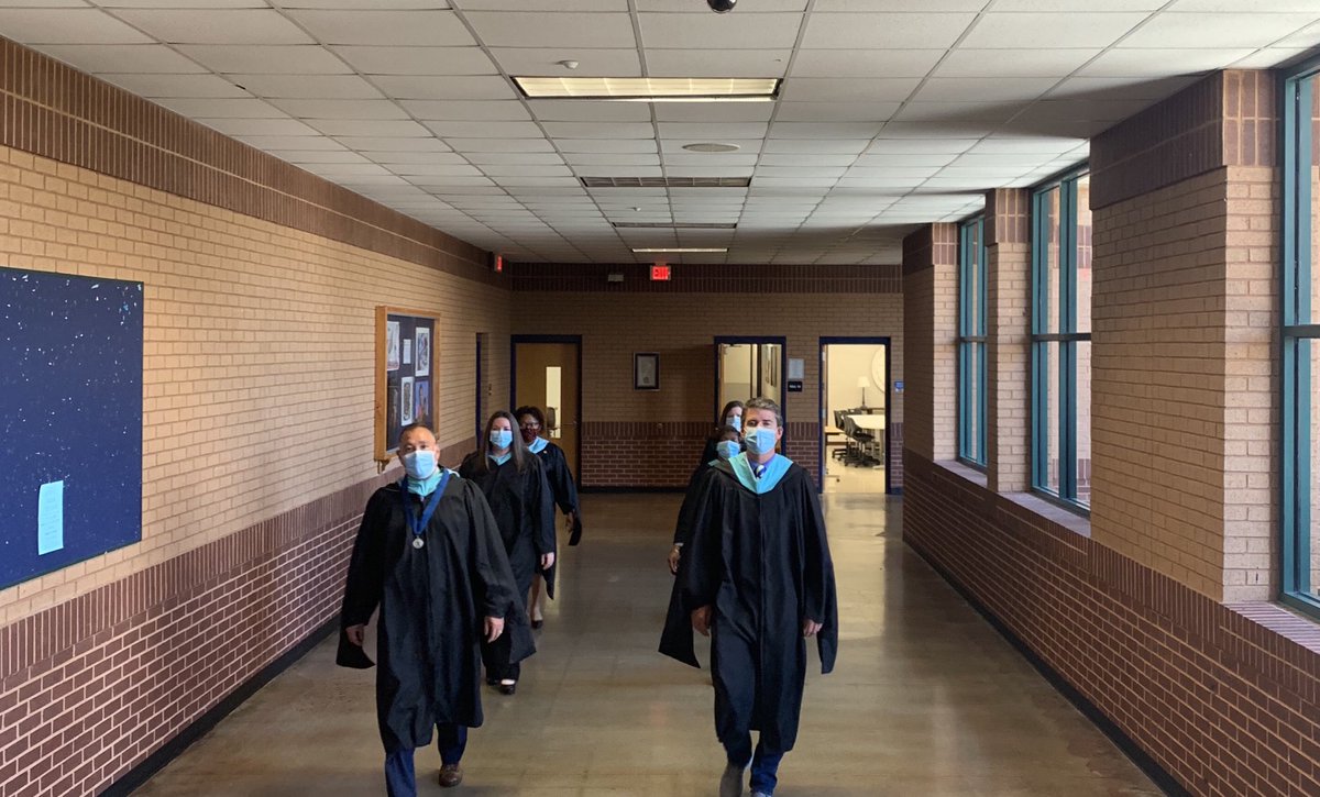 Getting ready for our seniors! #Classof2020 #FCSrising ⁦<a href="/DiSanoNHS/">Marisa DiSano</a>⁩ ⁦<a href="/tktben/">Takisha Benning</a>⁩ ⁦<a href="/lcdismuke/">LeMetra C. Dismuke</a>⁩ ⁦<a href="/BoundsChristi/">Christi Bounds</a>⁩