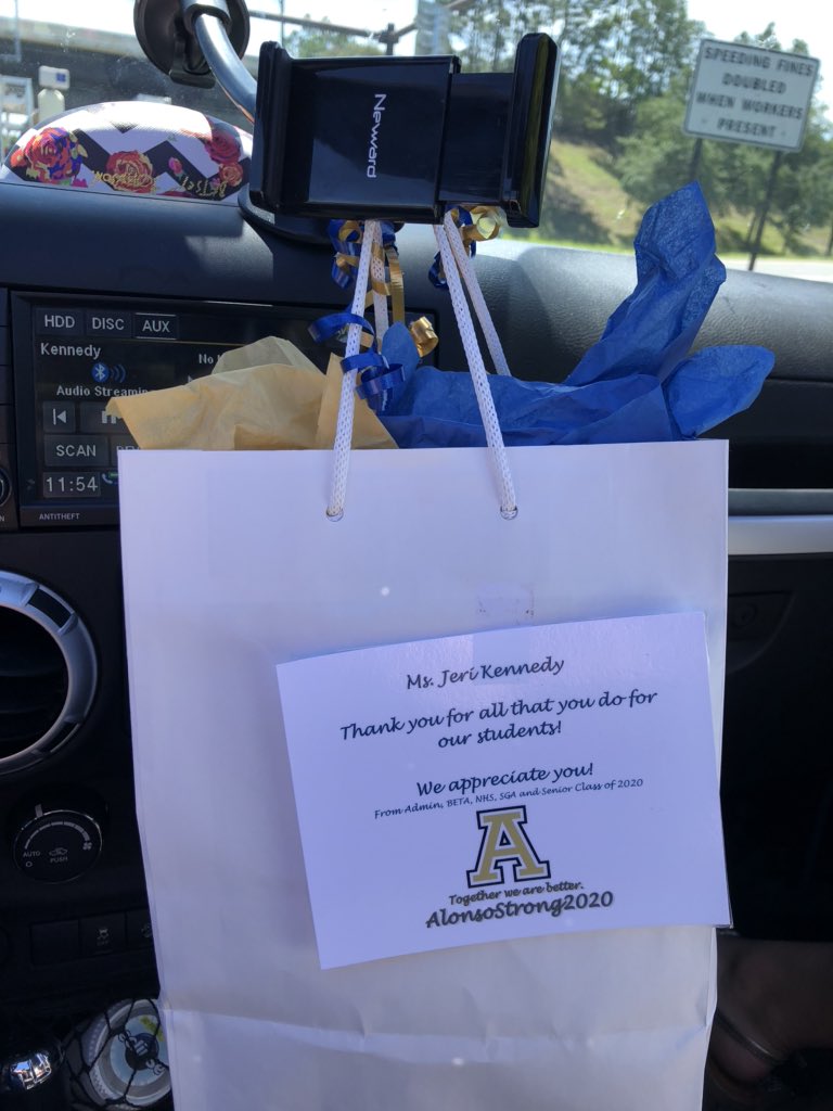 jerimkennedy's tweet photo. Teacher Appreciation looked a little different this year, but we made the best of it! Took the top off the Jeep since itโs a beautiful day. Went by Alonso for a goody bag and then Tijuana for lunch. ๐๐ #alonsostrong https://t.co/uLn4F4dsRh
