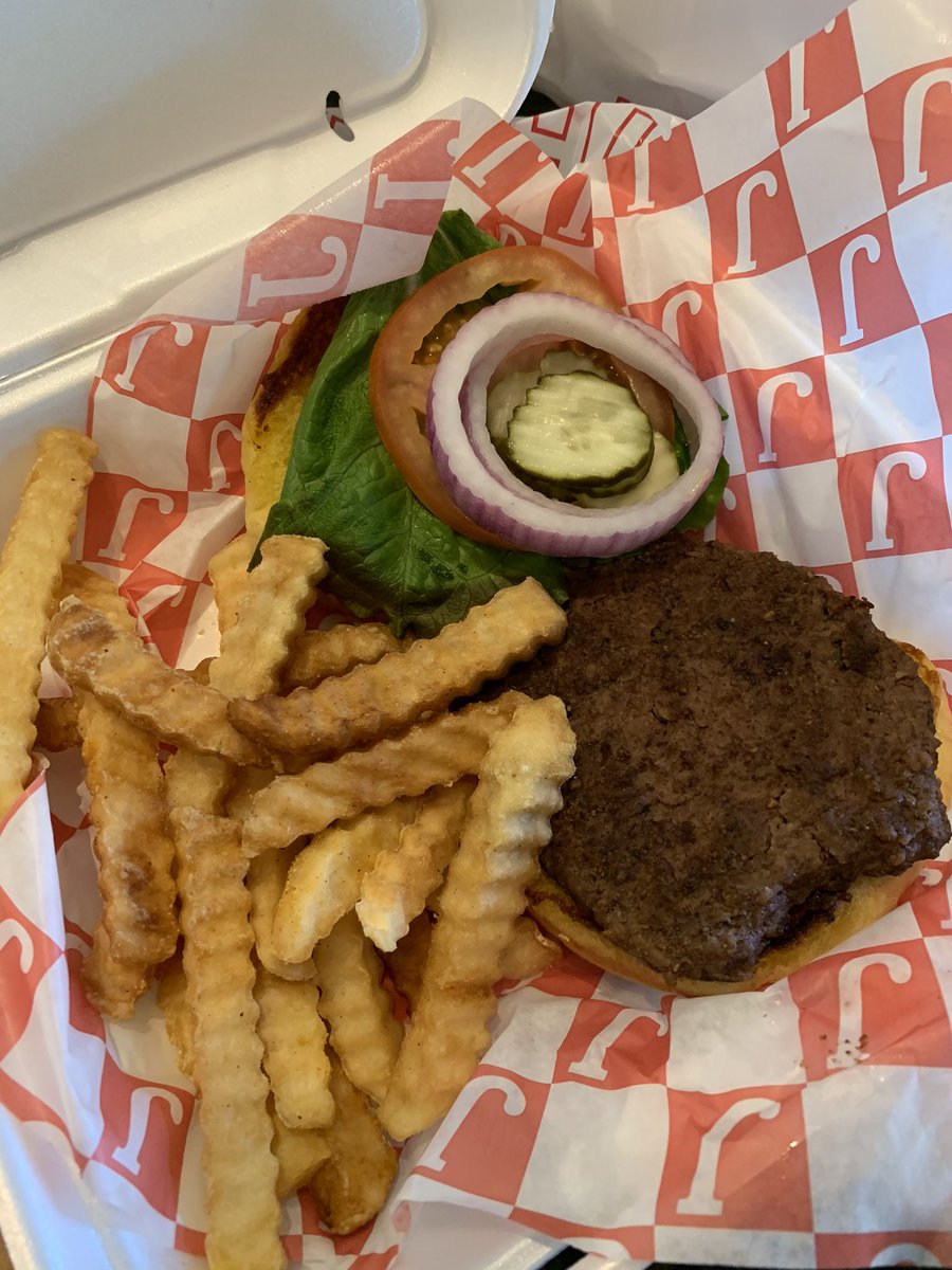 amyschulte31's tweet photo. Thanks Mr. Lane for the awesome lunch! #201strong #TeacherAppreciationWeek https://t.co/zcjeRCSmG9