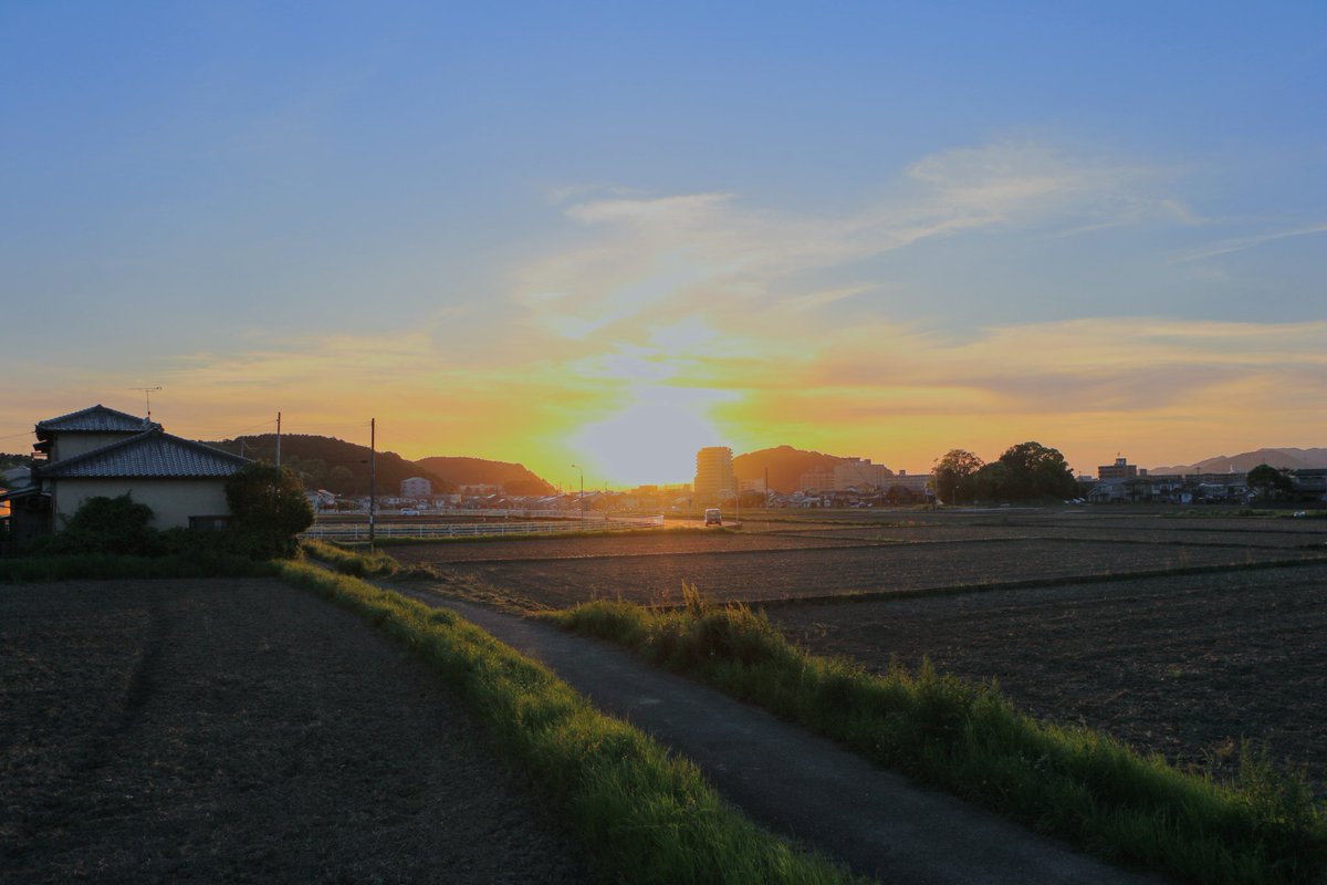 まろん フラワームーンの少し前 夕陽 も綺麗でした 夕焼け 夕暮れ そら 空 青空 かたわれどき かわたれどき 片割れ時 彼は誰時 Sunset Sky Bluesky