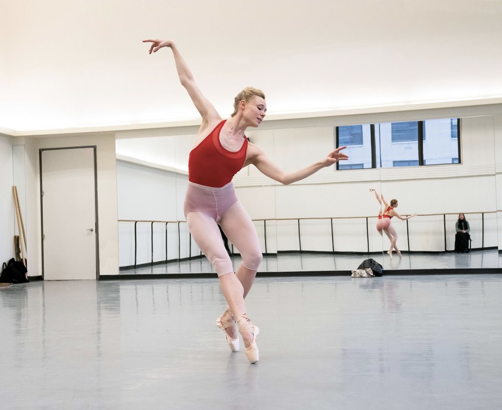 CPYBallet's tweet photo. Our deepest thanks to the remarkable @nycbstar2b for taking the time yesterday to inspire our @baenyc /CPYB students through a special "Meet The Artist" event! A special thank you to CPYB and BAE Artistic Director Darla Hoover for moderating the evening.💜

📸 by Kyle Froman https://t.co/qbOzD4JZ0v