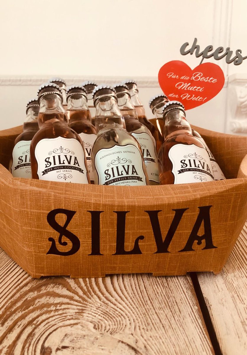 Nicht vergessen: Am Sonntag ist Muttertag. 💖
Schnittblumen sind der Klassiker! 💐👌
Keine Frage, aber wie wäre es anstatt von Pralinen einmal mit einem SILVA Rosé? 💝
Ihr werdet es lieben.😍

#Silva #Drink #Rosé #Muttertag #Geschenk #Zeit #Freude #Erfrischung #Frühling #Liebe