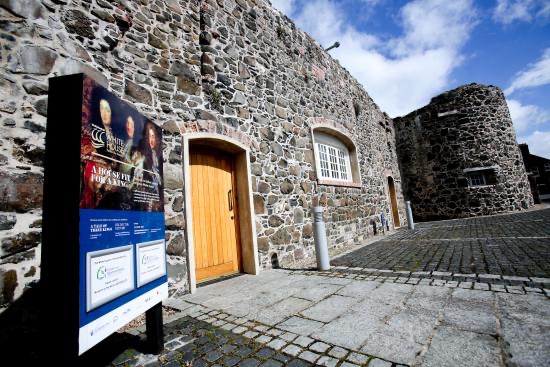 3.16/ White House. 1569. Originally believed to be a tall, square town house, turrets were added later. Served as a residence until 1840, then as a stable & barn. By 1923 it was a derelict shell. Since restored and gifted to local council, open by appointment for tours & meetings