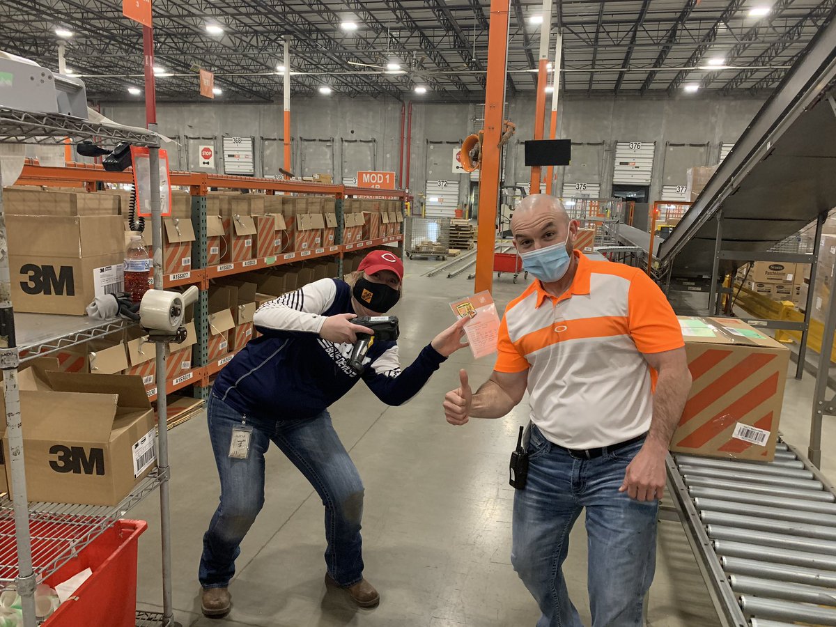 Erick C. Recognizing Kristy K. Doing the right thing helping out her peers. Thank you Kristy for all you do!