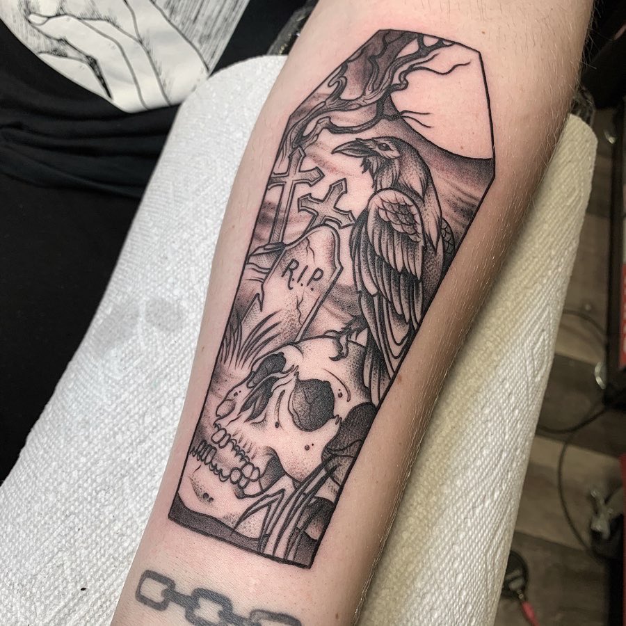 jesslongfield's tweet photo. I miss tattooing. Here’s some of my favorites before the world went to shiiiiit. #squaredtattoos https://t.co/4IpfP3Zpws