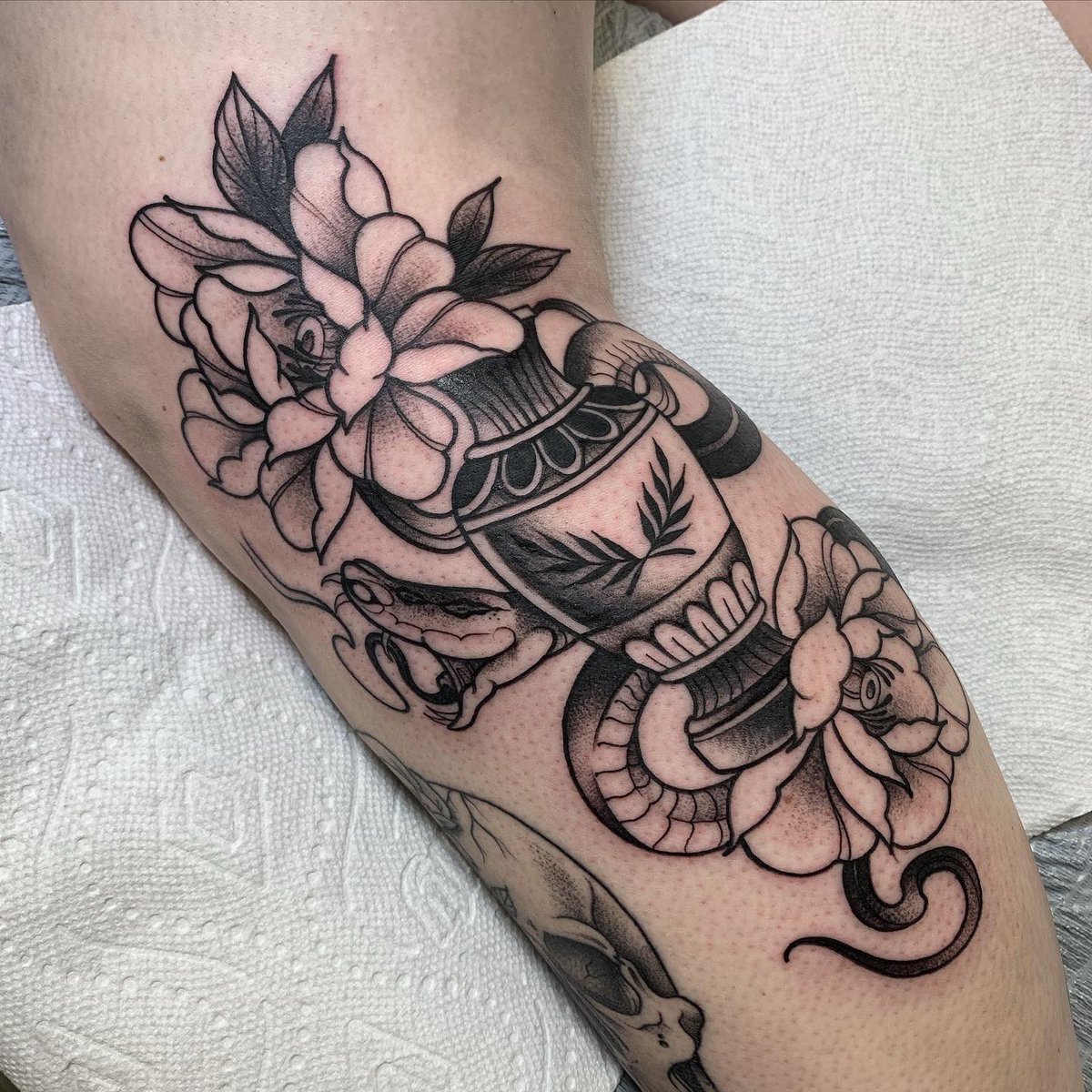 jesslongfield's tweet photo. I miss tattooing. Here’s some of my favorites before the world went to shiiiiit. #squaredtattoos https://t.co/4IpfP3Zpws
