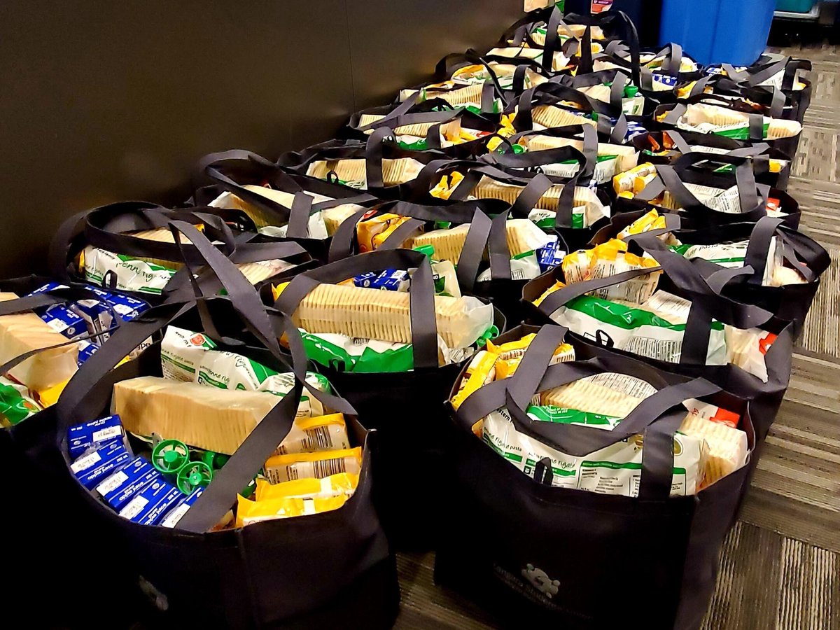 langaracollege's tweet photo. Through the Beyond 49 campaign, we have raised $41,000 towards our Community Cupboard and have distributed over 1,000 bags of food to students facing food insecurity. Thanks to donors for the continued support, we are overwhelmed by your generosity. More: https://t.co/8dWbQ0XfFs https://t.co/uDvTtrsP0k