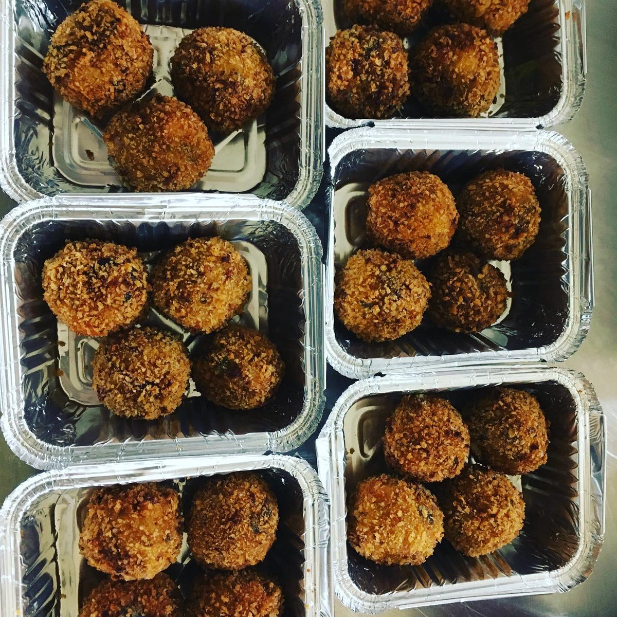 HungryCityHippy's tweet photo. Need your faith in humanity restored?
Have a listen to #HankCardiff Ep8: @mattappleby & I chat to Kev (@Holy_Yolks) & @kasimali23 (@waterlootea @FeedTheHeath) about the incredible effort by local indies to feed NHS workers in South Wales #GoodFoodCardiff
https://t.co/fmP12EhXJg https://t.co/J7WGbqyRmG